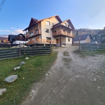 Отель Casa Bujor De Munte Dragoslavele Экстерьер фото